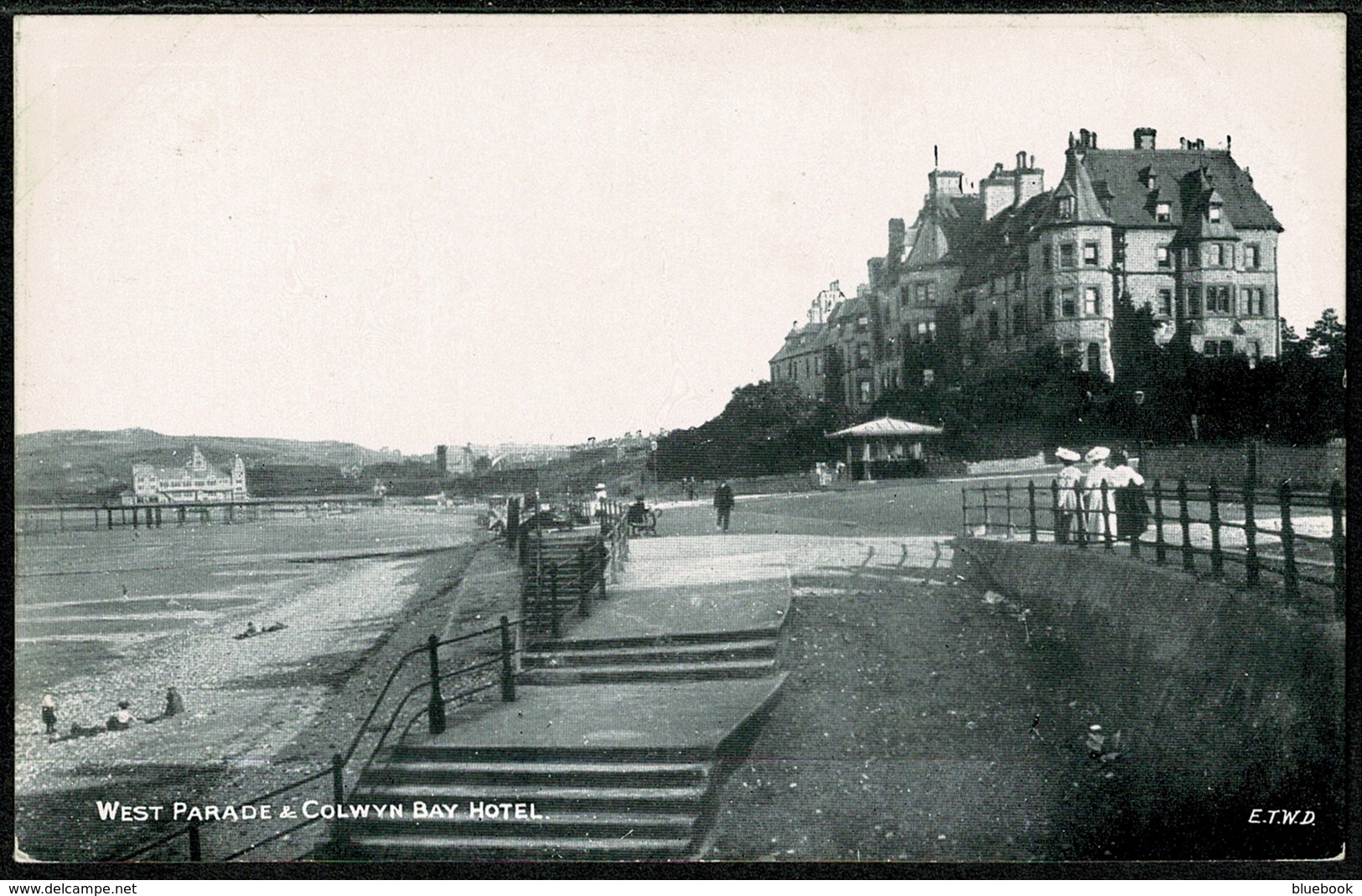 Ref 1287 - Early Postcard - West Parade & Colwyn Bay Hotel - Caernarvonshire Wales - Caernarvonshire