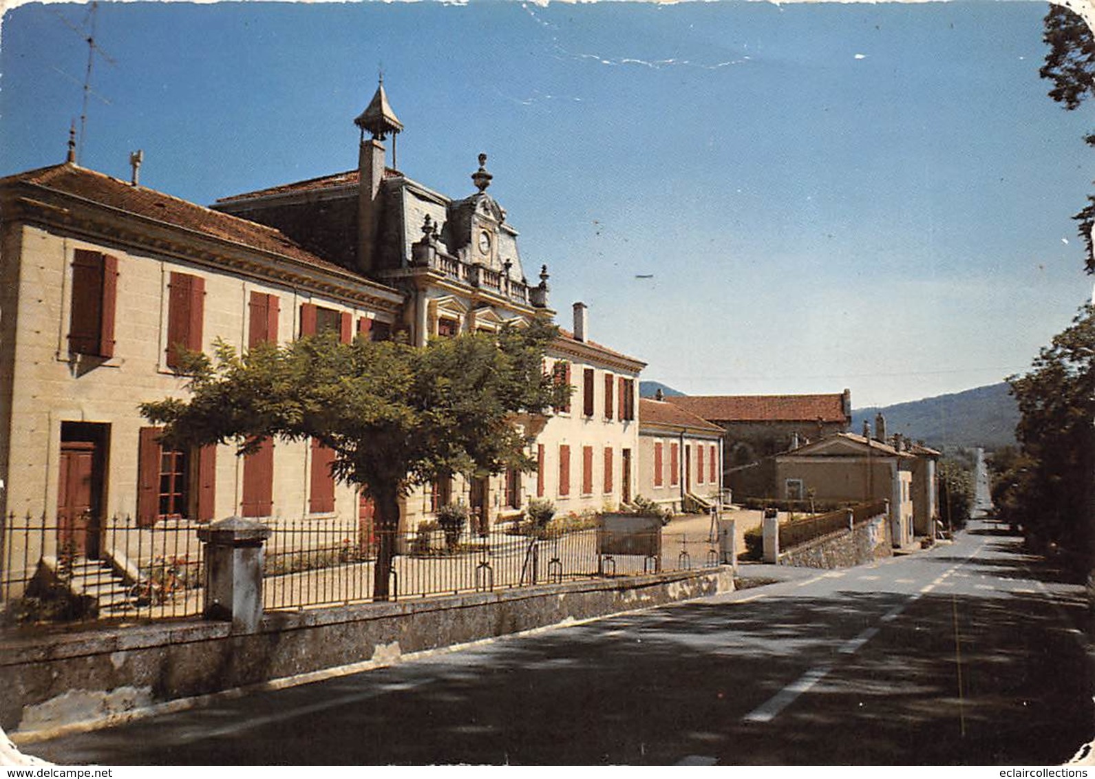 La Bégude De Mazenc     26    Ecoles Et Mairie    1977  (Voir Scan) - Andere & Zonder Classificatie