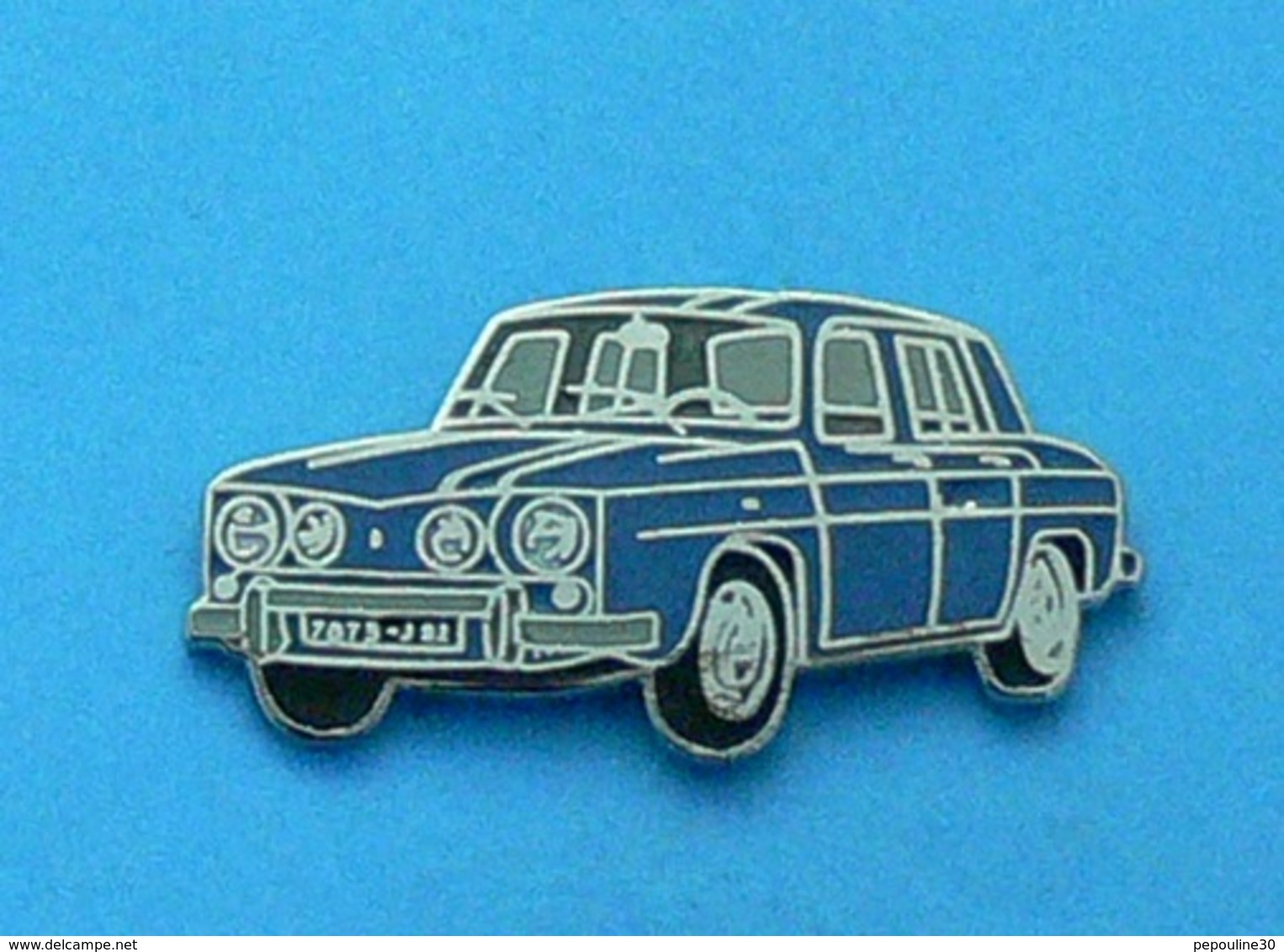 1 PIN'S //  ** RENAULT / R8 GORDINI 6CV / 1965 ** . (J.Y SÉGALEN Collection) - Renault