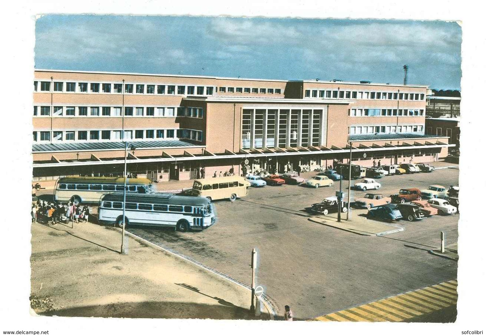 59 -- DOUAI -- LA GARE --  (automobiles - Autobus....) - Douai