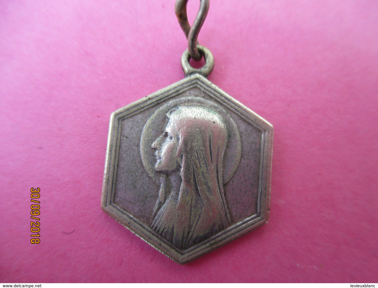 Médaille De Chaînette/ ND De LOURDES/ Marie / Bronze Nickelé/Losange/  Vers 1930-1950  CAN799 - Religion & Esotericism