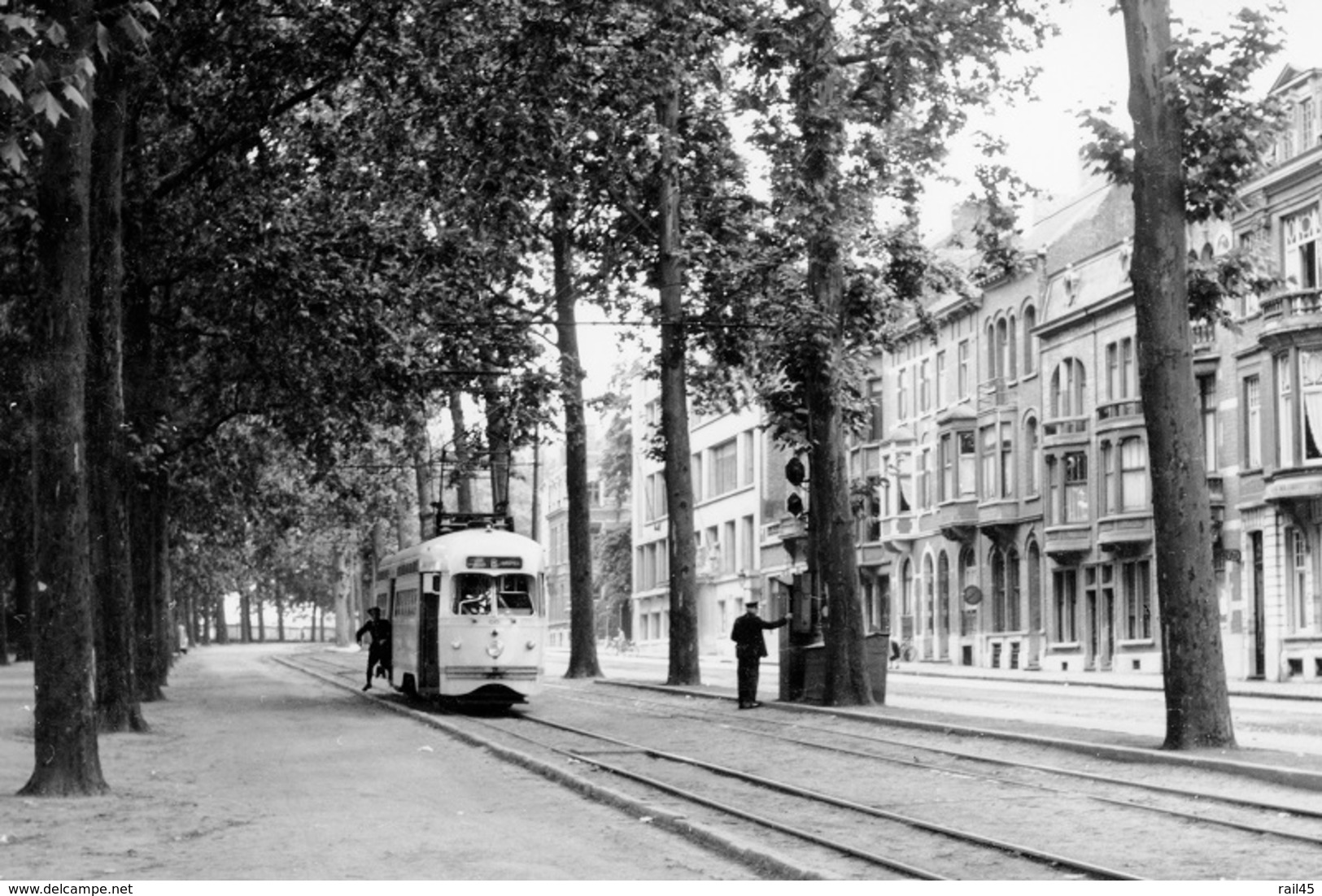 Leuven (arrivée à La Gare). SNCV Groupe De Louvain. Motrice PCC. Cliché Jacques Bazin. 20-06-1952 - Trains