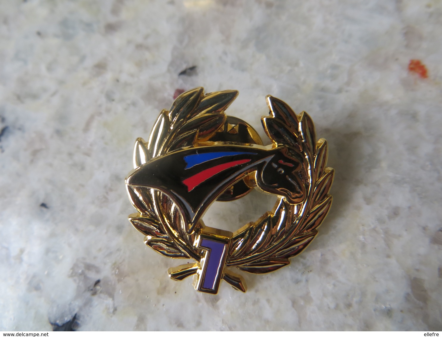 Lot D' Une Série De 4 Pin's ARTHUS BERTRAND Hippisme Trophée Couronne De Laurier Cheval événement à Identifier - Lots