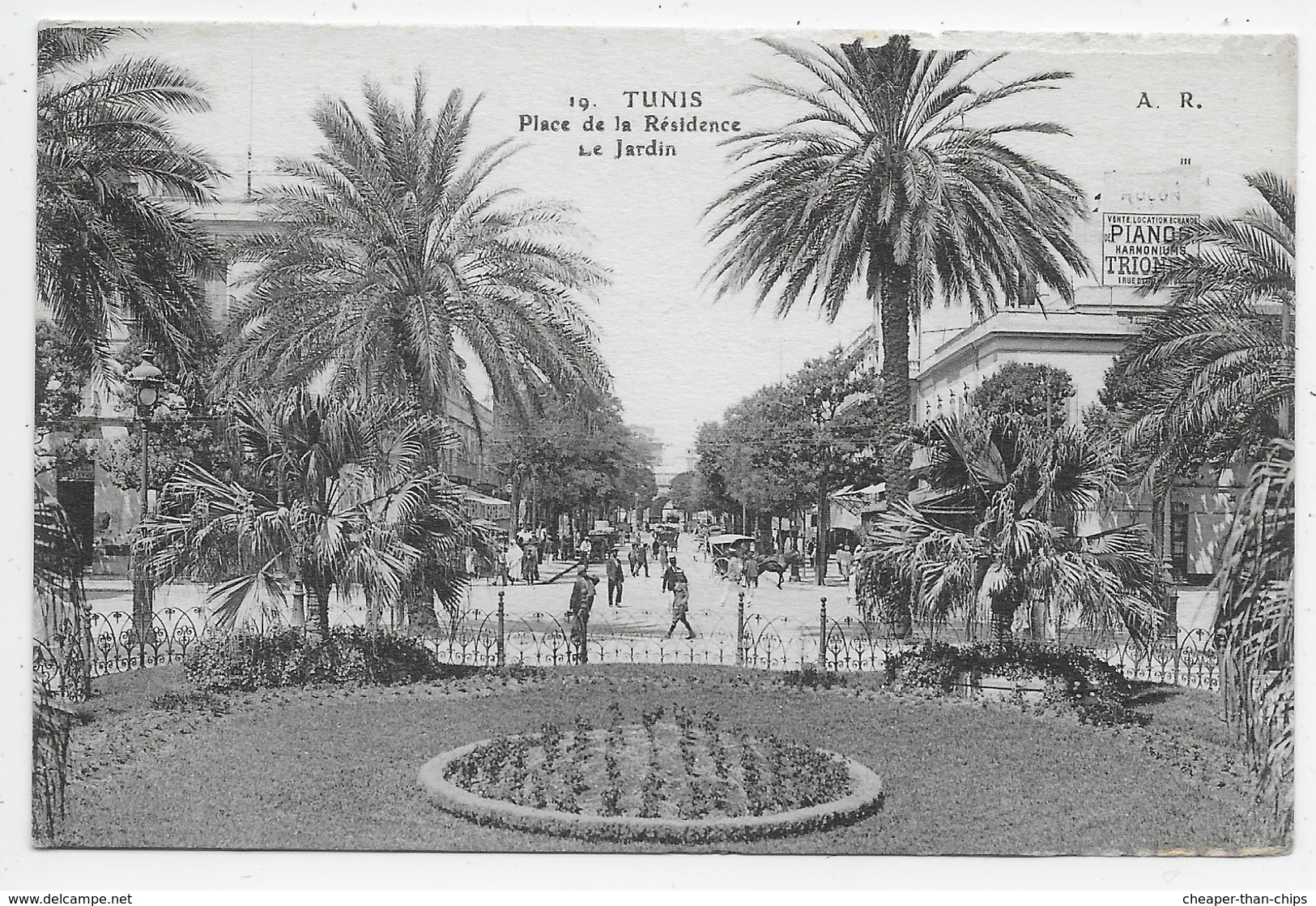 Tunis - Place De La Residence. Le Jardin - Tunisie