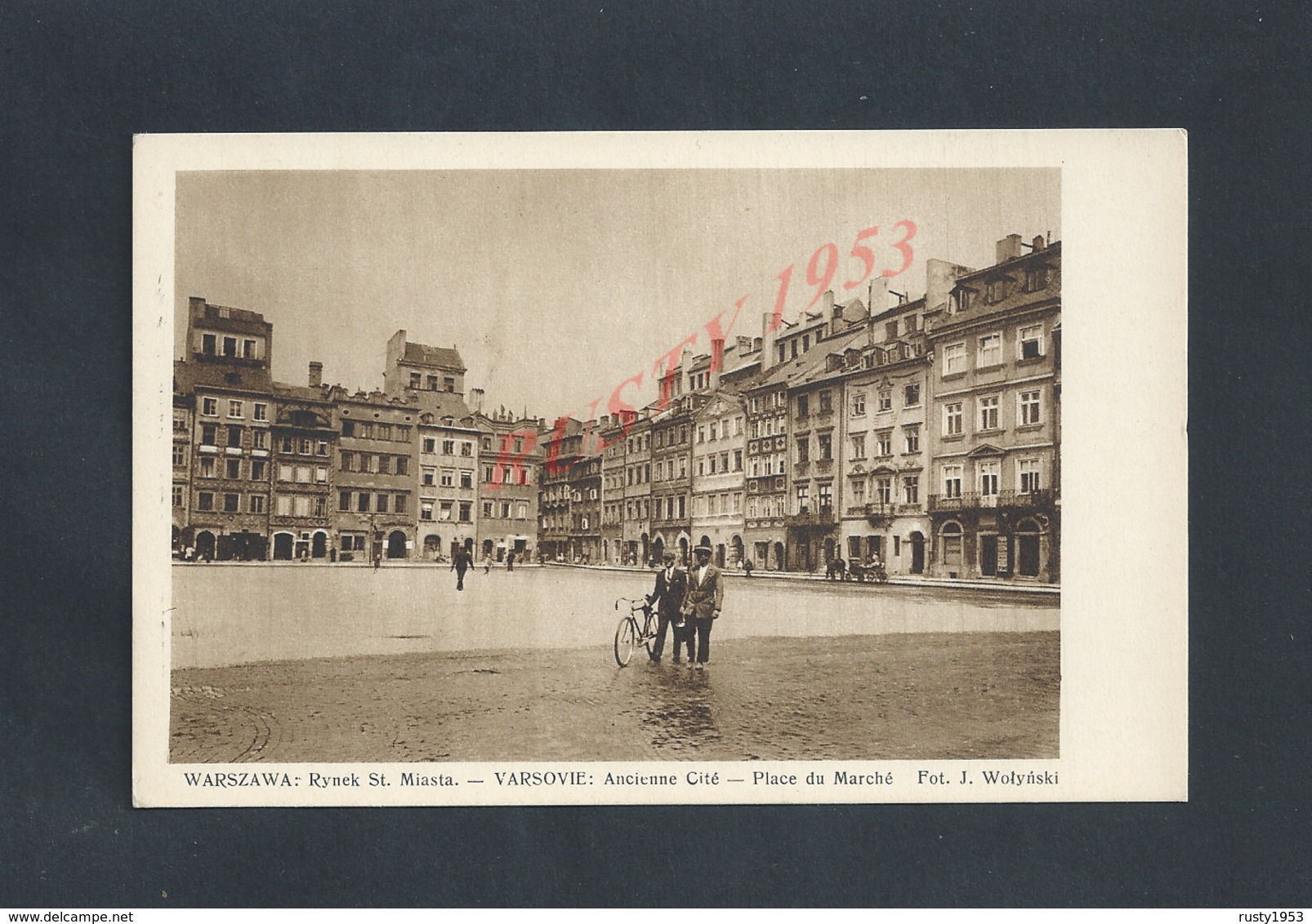 POLOGNE WARSZAWA VARSOVIE ANCIENNE CITÉ PERSONNAGES DONT UN AVEC VÉLO NON ECRITE : - Polen