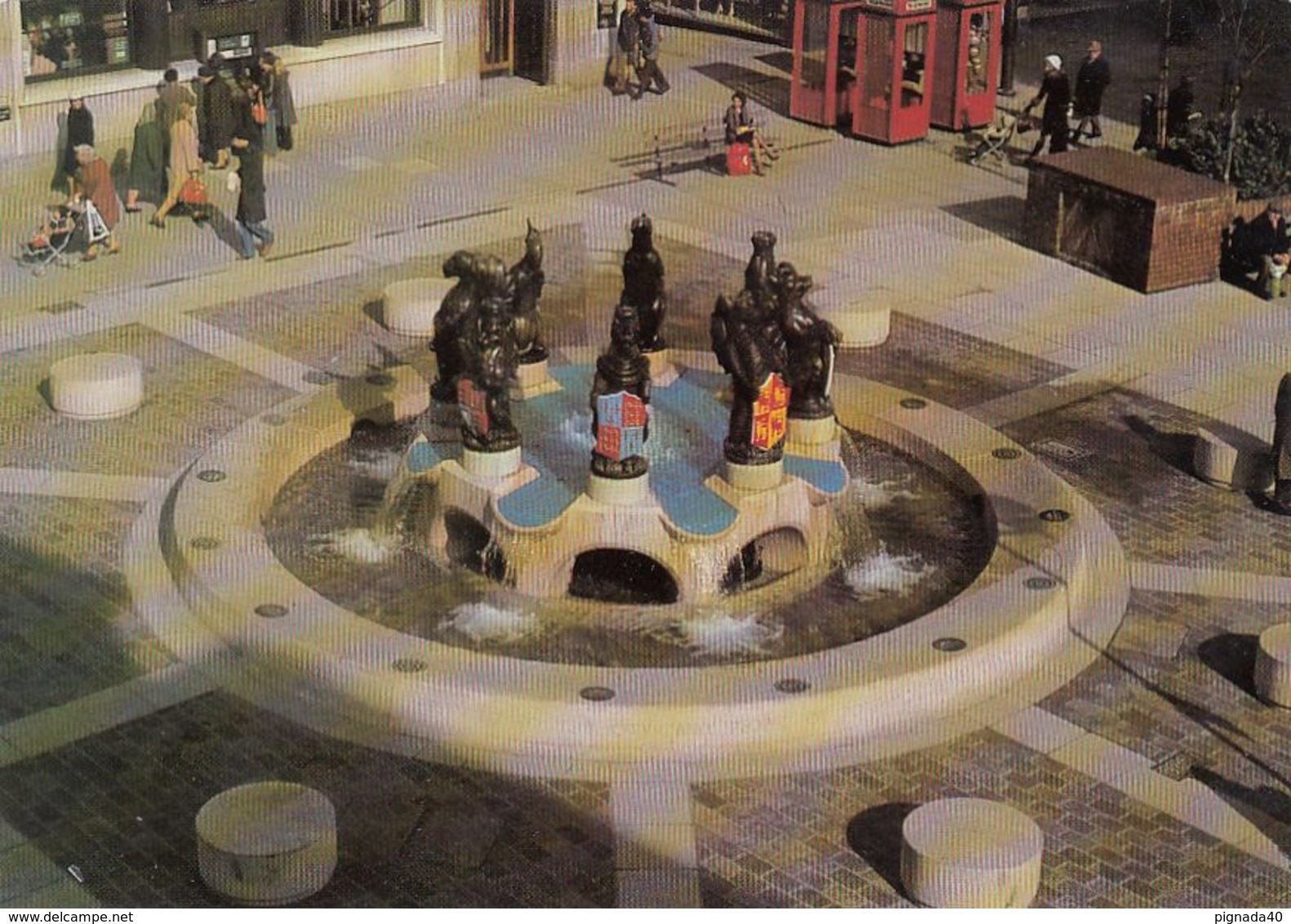 Cp , ANGLETERRE , PORTSMOUTH , The Precinct Fountain , Commercial Road - Portsmouth