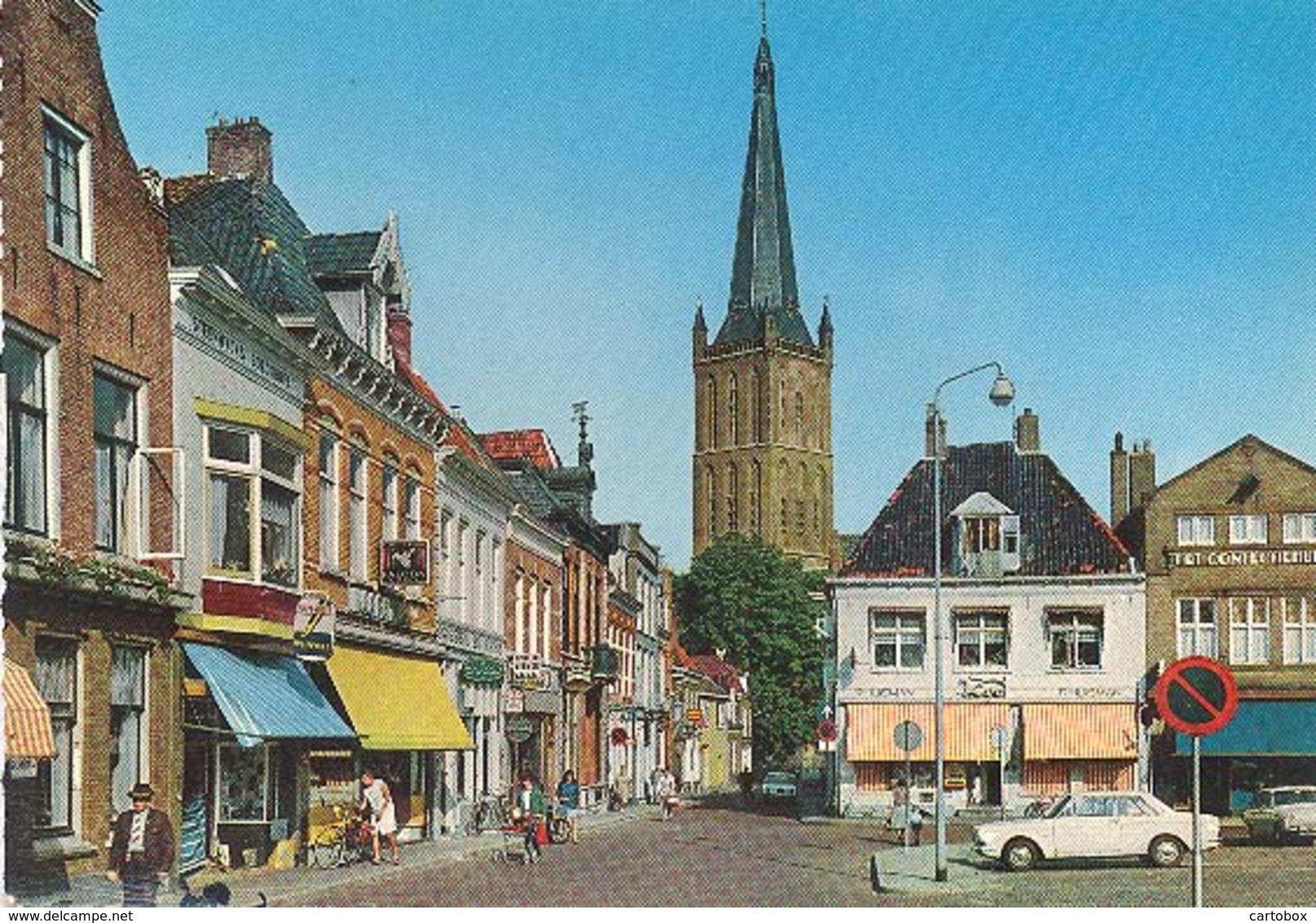 Steenwijk, Markt Met N.H. Kerk    (het Raster Op De Kaart Is Veroorzaakt Door Het Scannen;) - Steenwijk