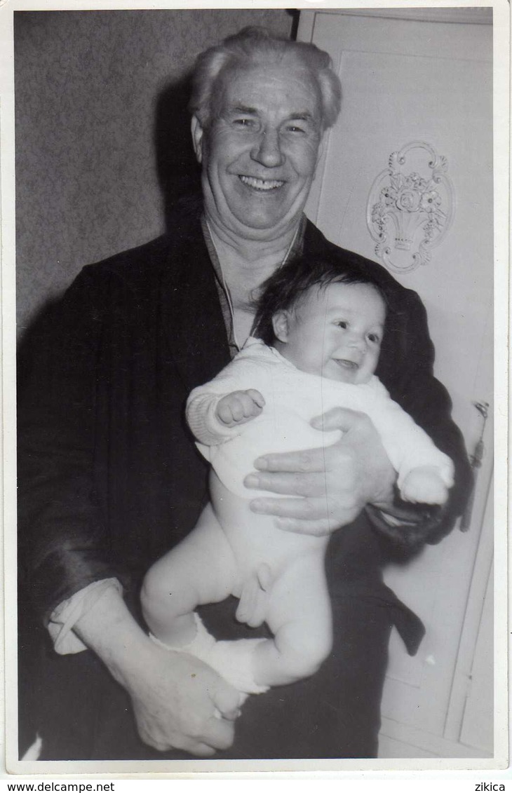 PHOTO POSTCARD - Boy And Grandfather 1967- Greece - Personnes Anonymes