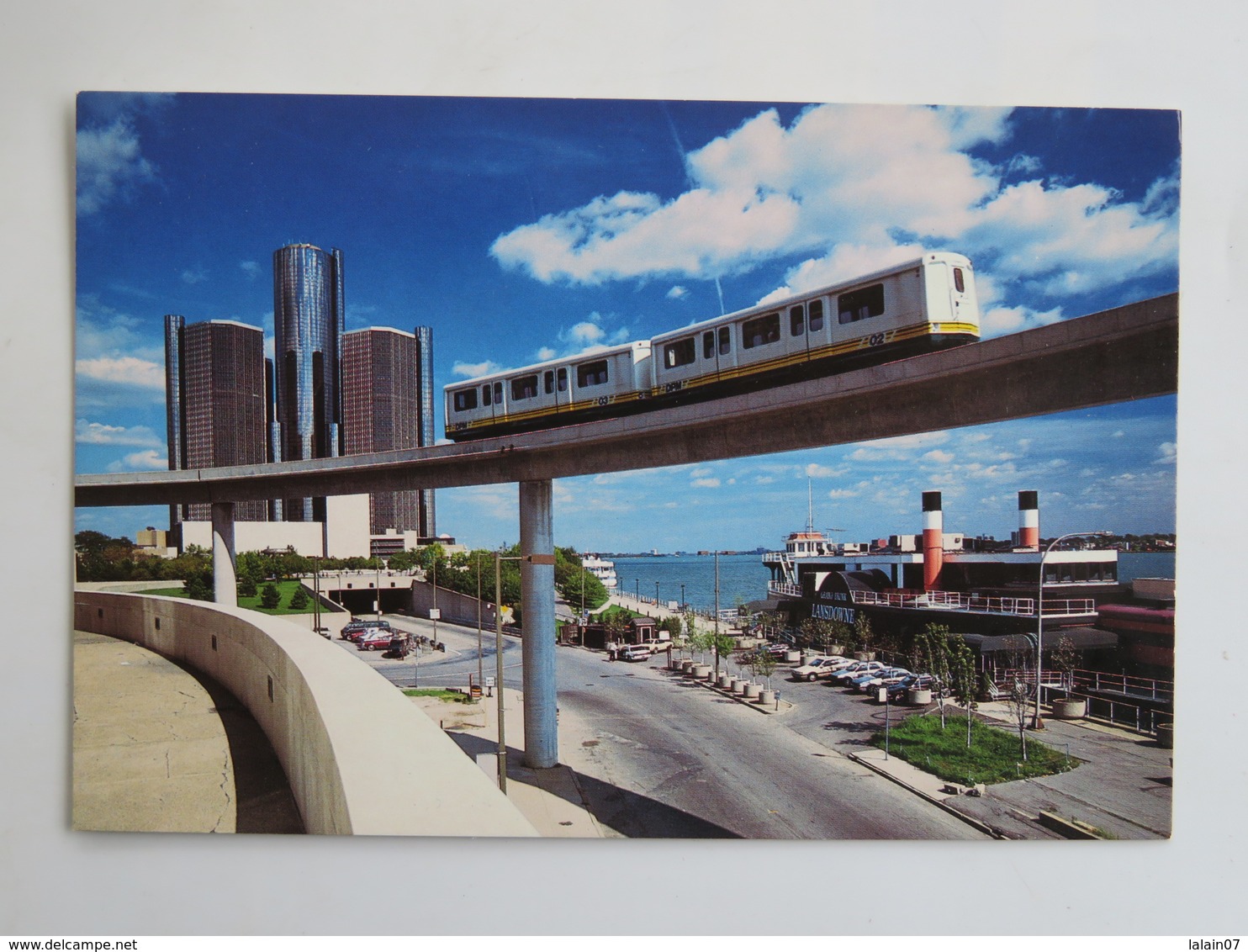 Carte Postale : U.S.A. : Michigan : DETROIT : The City's Waterfront Faces Windsor, Ontario Across The Detroit River - Detroit