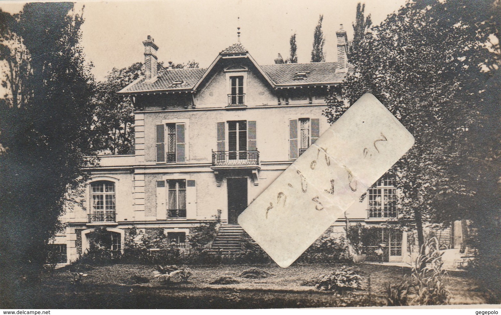 ORSAY - Un Château  ( Carte-photo ) - Orsay