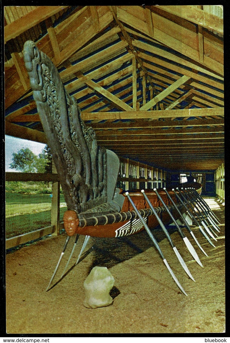 Ref 1288 - New Zealand - 2 Postcards War Canoe & Carved Panels - Waitangi - Nouvelle-Zélande