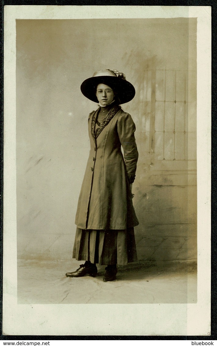 Ref 1290 - Early Real Photo Postcard - Woman In Long Dress - Coat & Hat - Fashion Birmingham Link - Fotografie