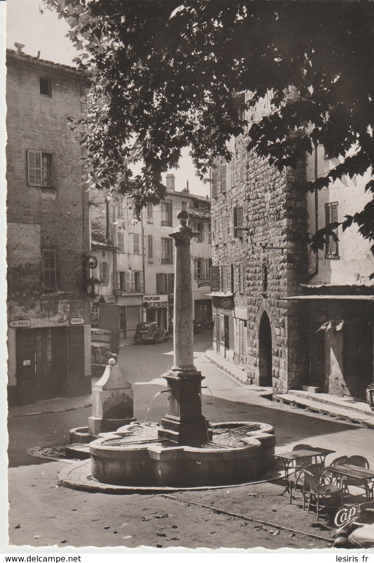 C.P. - PHOTO - VENCE - FONTAINE DU XVI° SIÈCLE - 60 - C. A. P. - Vence