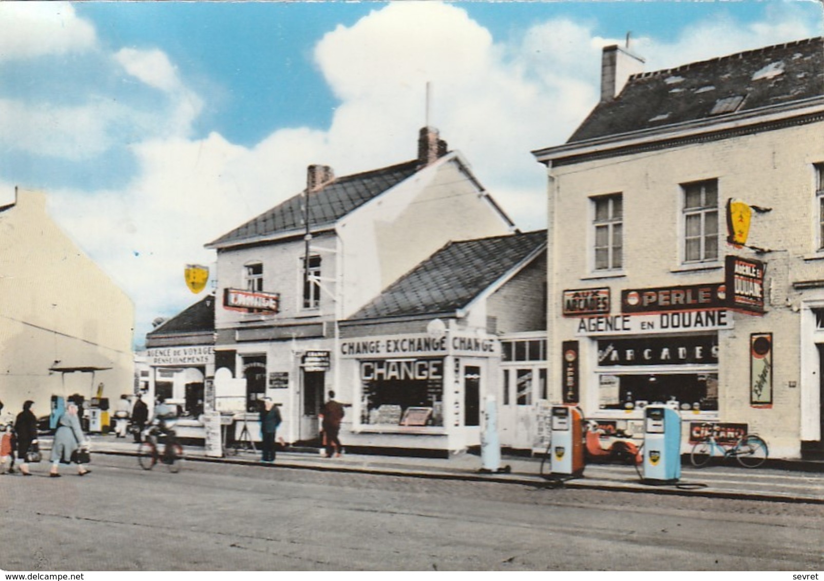 QUIEVRAIN. - Douane Belge.  Superbe CPM, Pompes à Essence, Commerces - Quiévrain