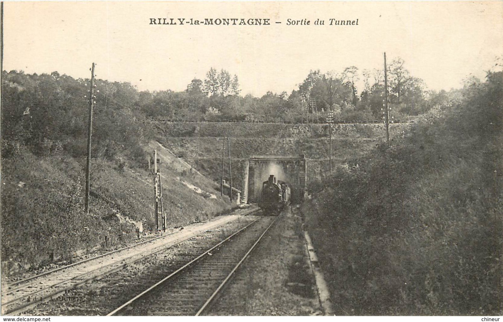 RILLY LA MONTAGNE SORTIE DU TUNNEL PASSAGE DU TRAIN - Rilly-la-Montagne