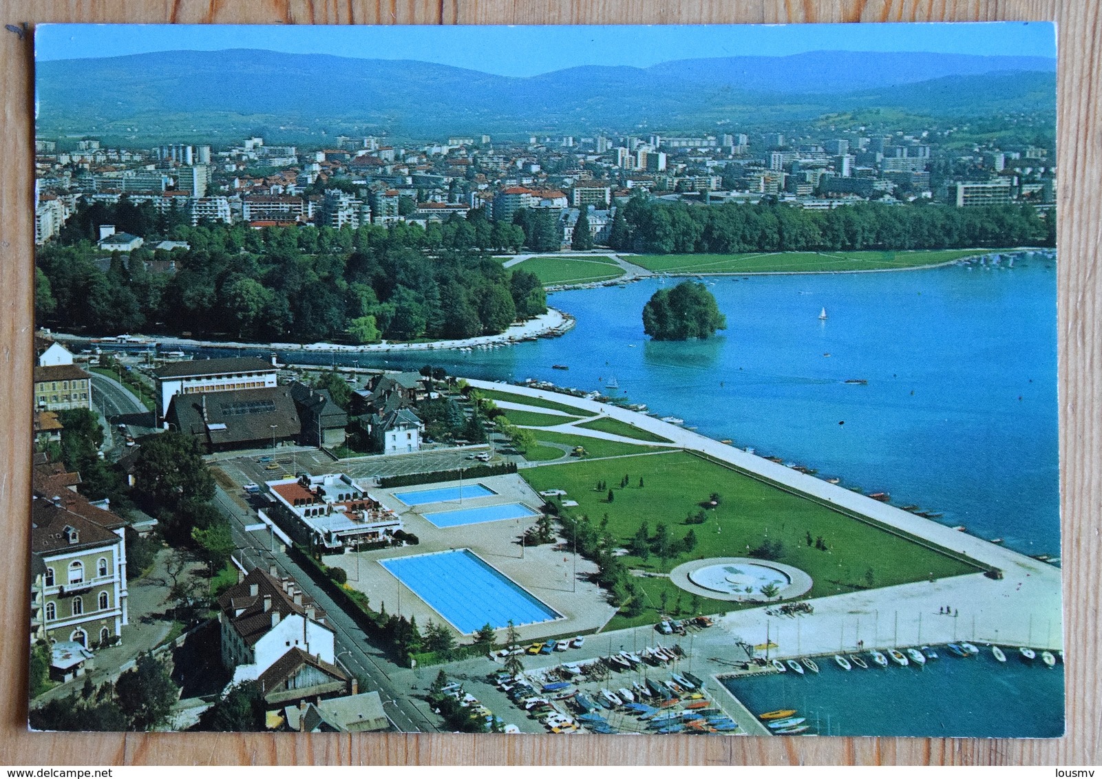 74 : Annecy - Les Marquisats - Le Lac Et La Ville - Vue Aérienne - Piscine - (n°15050) - Annecy