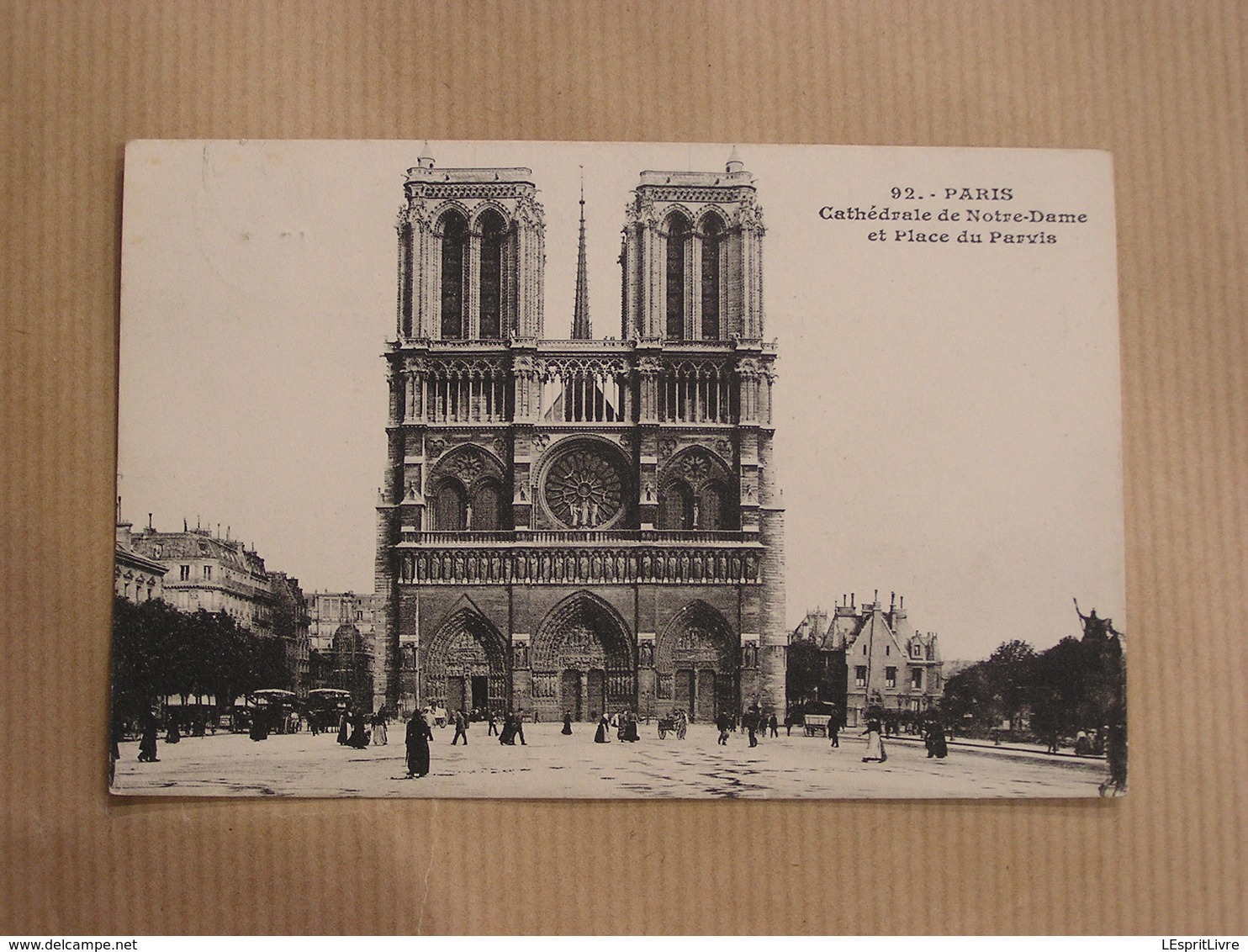 PARIS Cathédrale Notre-Dame De Paris Et La Place Du Parvis Animée CPA Carte Postale France - Notre Dame De Paris