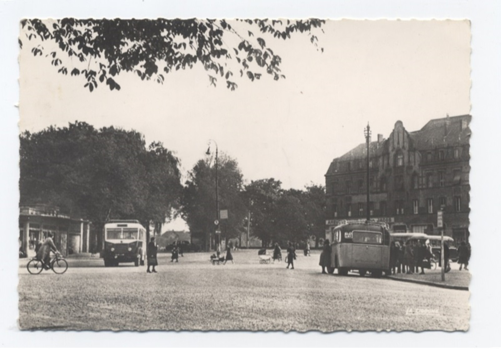 57 - THIONVILLE - PLACE HELLOT--BUS CAR ARRÊT - RECTO / VERSO-- B57 - Thionville