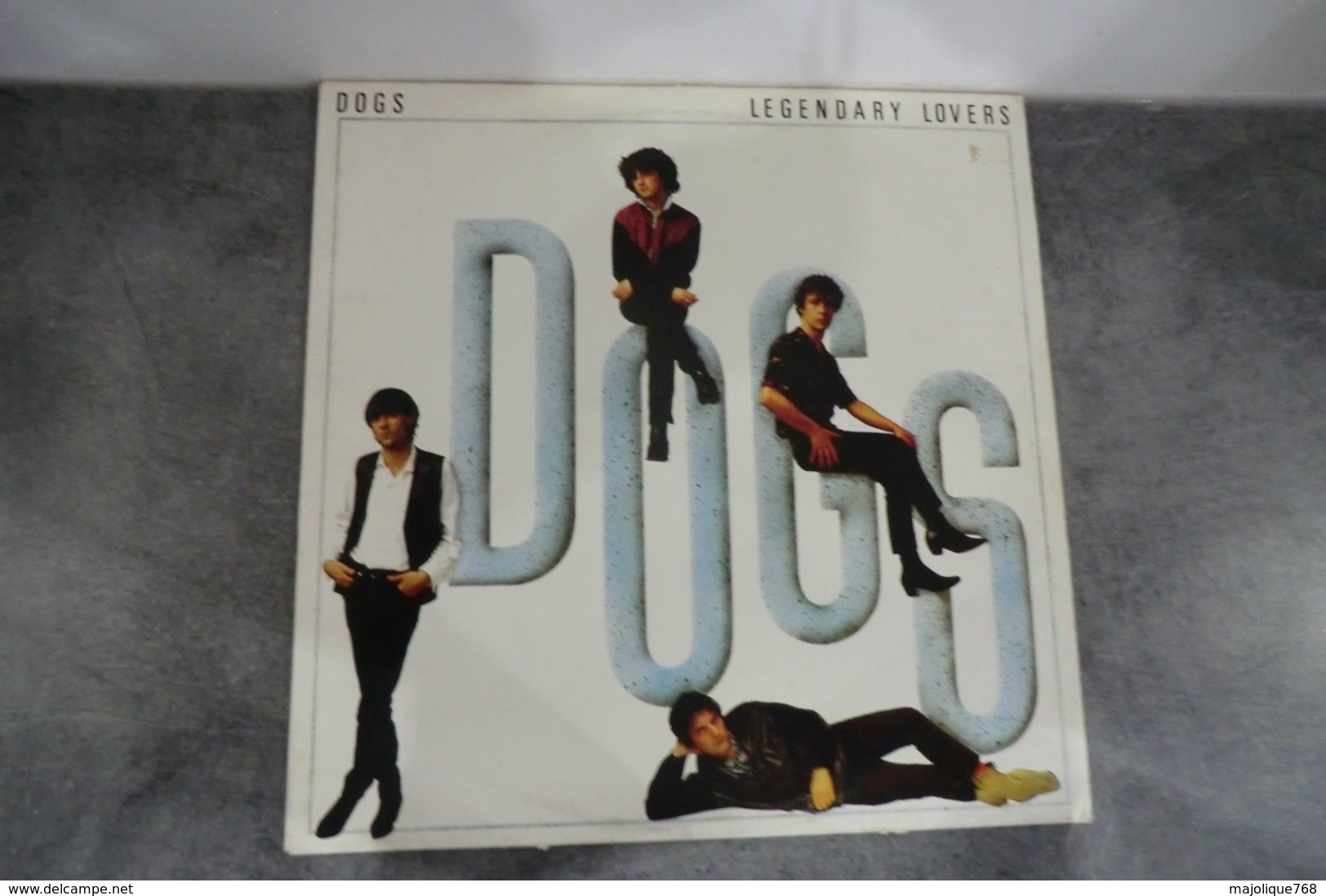 Disque - Dogs - Legendary Lovers - épic EPC 25716 - 1983 - - Rock