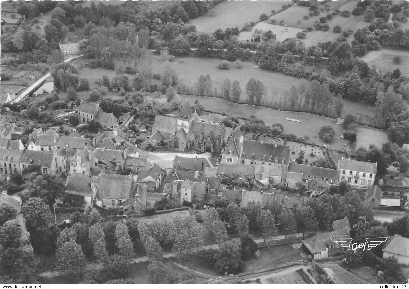 56-ROCHEFORT-EN-TERRE- QUARTIER DE L'EGLISE ET L'ETANG VUE DU CIEL - Rochefort En Terre