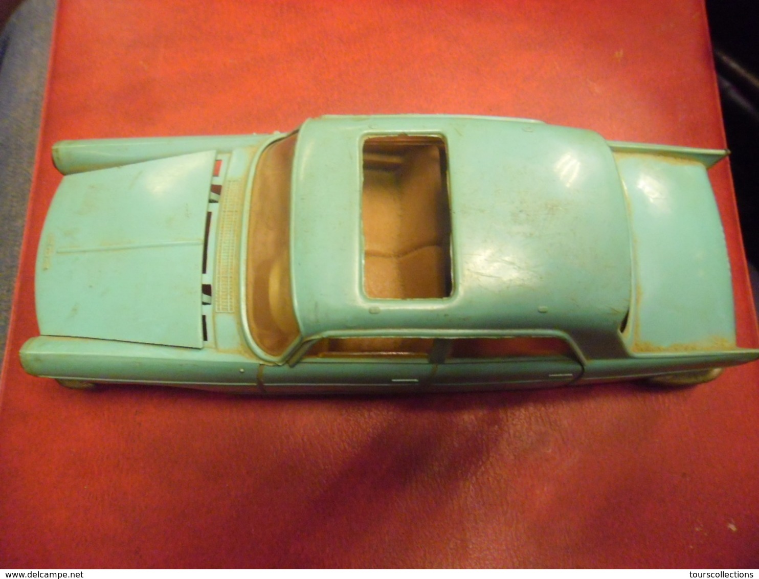 VINTAGE 1/24 ° FRANCE JOUET PEUGEOT 404 Bleu Vert Des Bouches Du Rhône (13) Moteur Avec Bobine à L'intérieur No Joustra - Autres & Non Classés