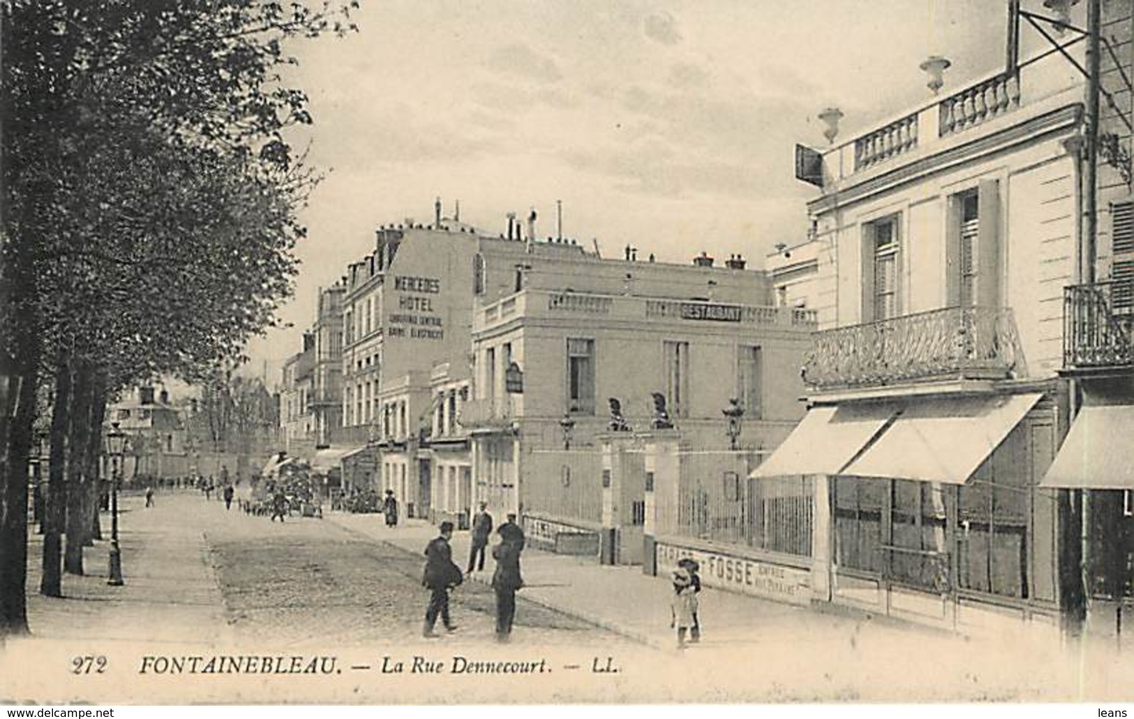 FONTAINEBLEAU - La Rue Dennecourt - LL 272 - Fontainebleau