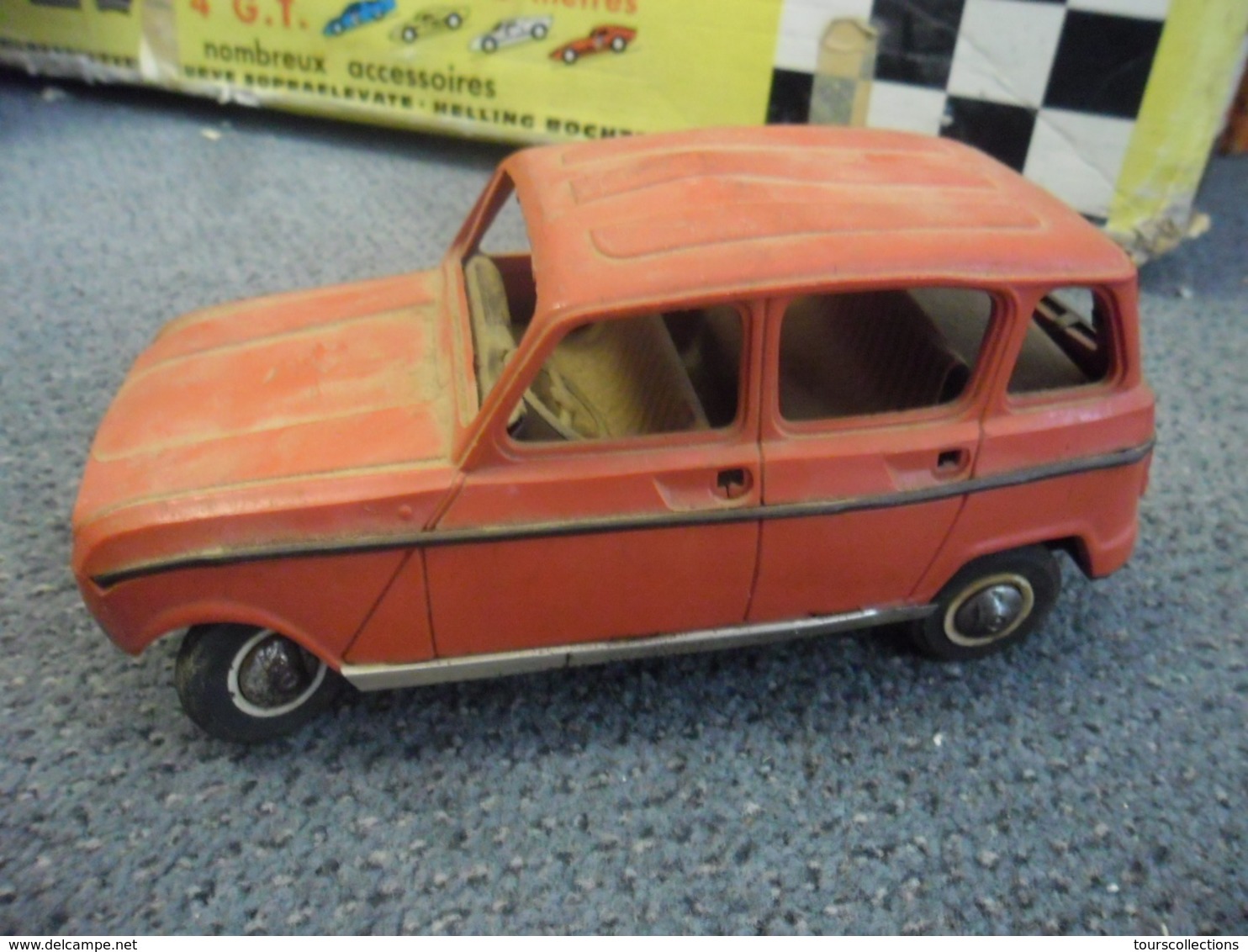 VINTAGE 1/24 ° RENAULT 4L Orange JOUSTRA Made In France - Autres & Non Classés