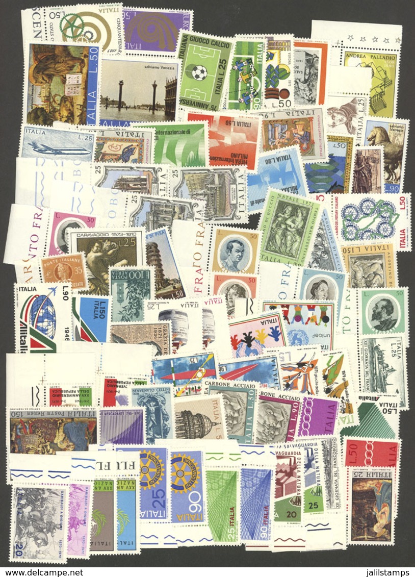 ITALY: Envelope With A Large Number Of Modern Stamps, MNH And Of Very Fine Quality, Very Thematic, Yvert Catalog Value E - Colecciones