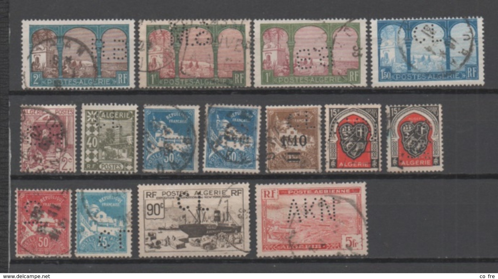 Algérie, Petit Lot De Timbres Perforés - Collections, Lots & Séries