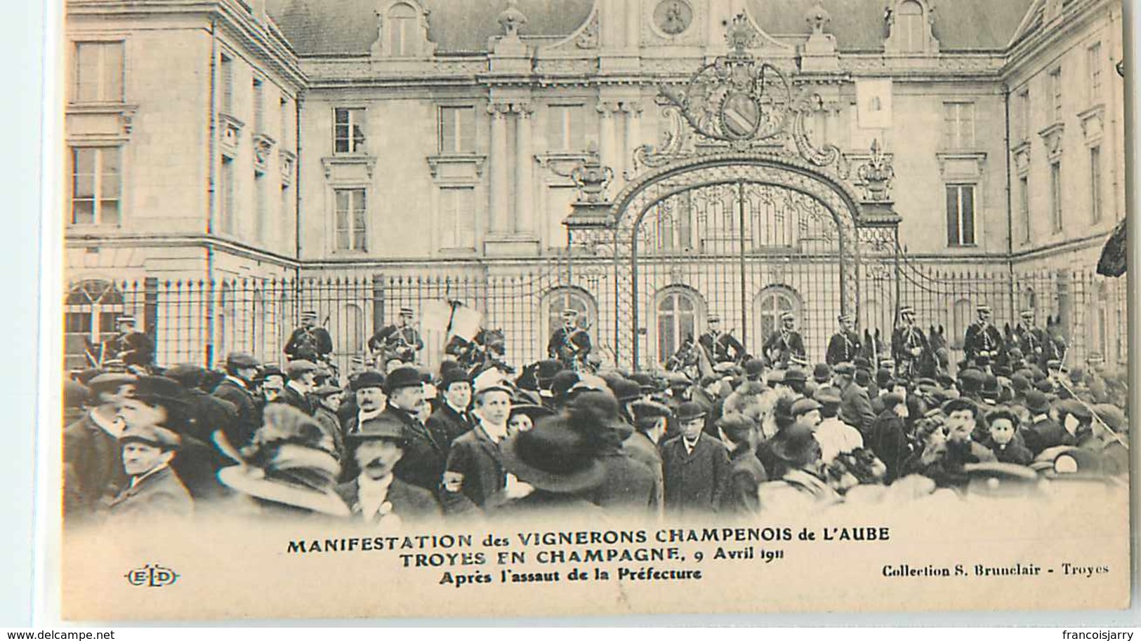 22995 - TROYES - MANIFESTATION DES VIGNERONS / AVRIL 1911 / APRES L ASSAUT DE LA PREFECTURE - Troyes