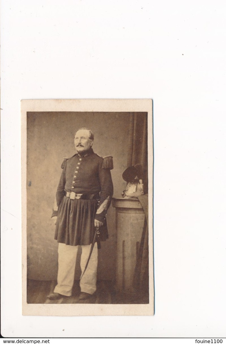 CDV Militaire Régiment à Identifier  Avec épée ( Dragons Ou Hussards )( Photographe Guipet à Dijon ) - Anciennes (Av. 1900)