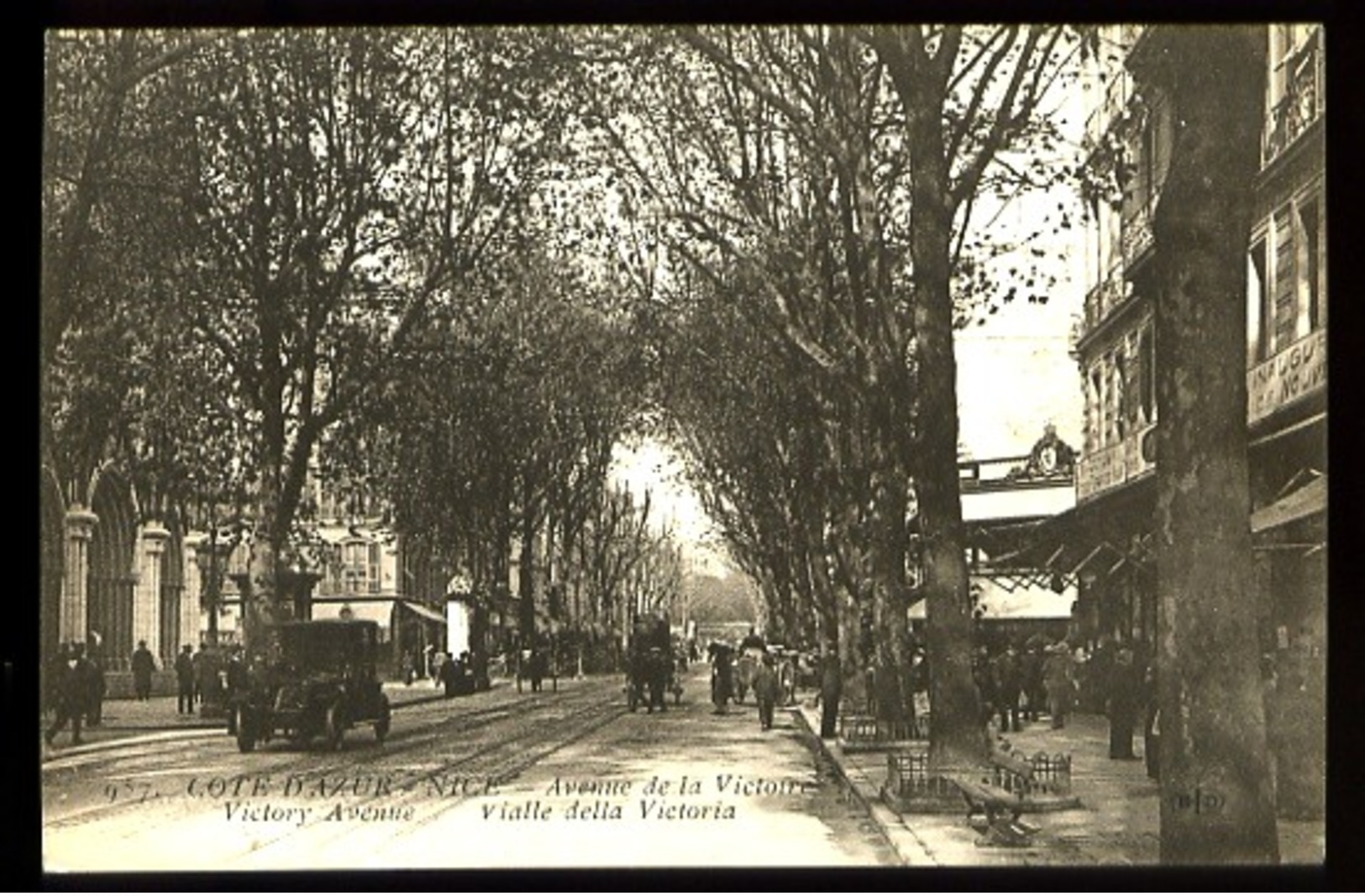 NICE - 957 : Avenue De La Victoire - (animée Avec Automobile Ancienne) - Edit. : ELD - Squares