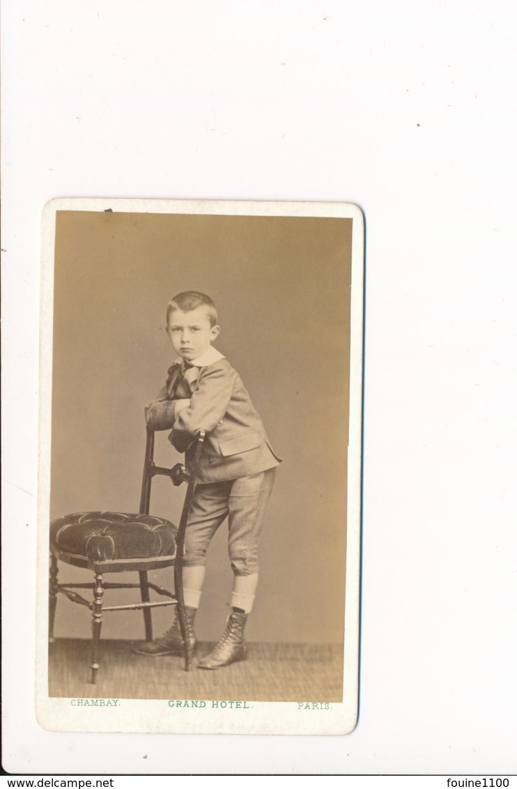 CDV Photo D' Enfant ( Chaise ) Photographe  Chambay Grand Hôtel 12 Boulevard Des Capucines Paris - Old (before 1900)