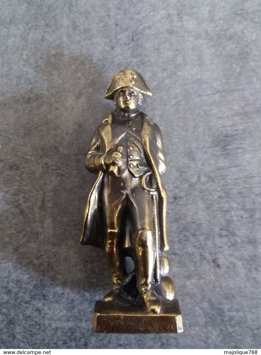 Petite Statue De Napoléon 1er En Régule De 10 Cm De Haut - Trou à La Basse - - Autres & Non Classés