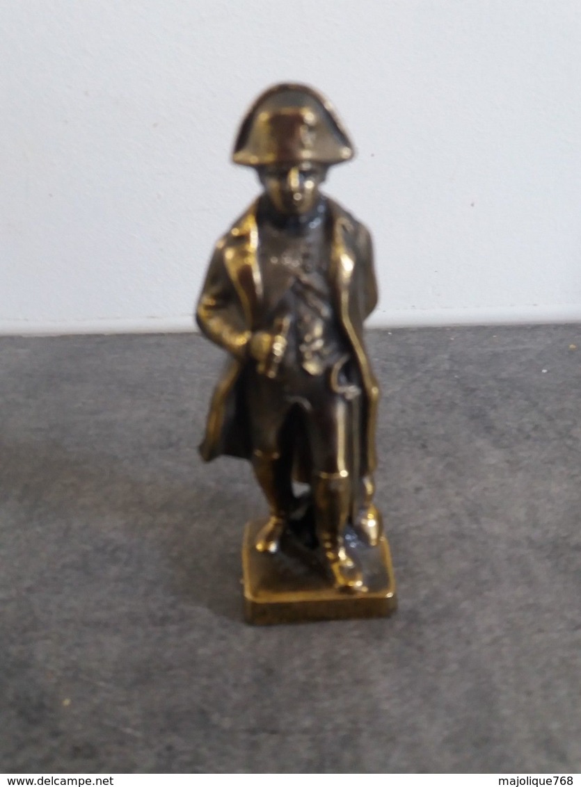 Petite Statue De Napoléon 1er En Régule De 10 Cm De Haut - Trou à La Basse - - Autres & Non Classés