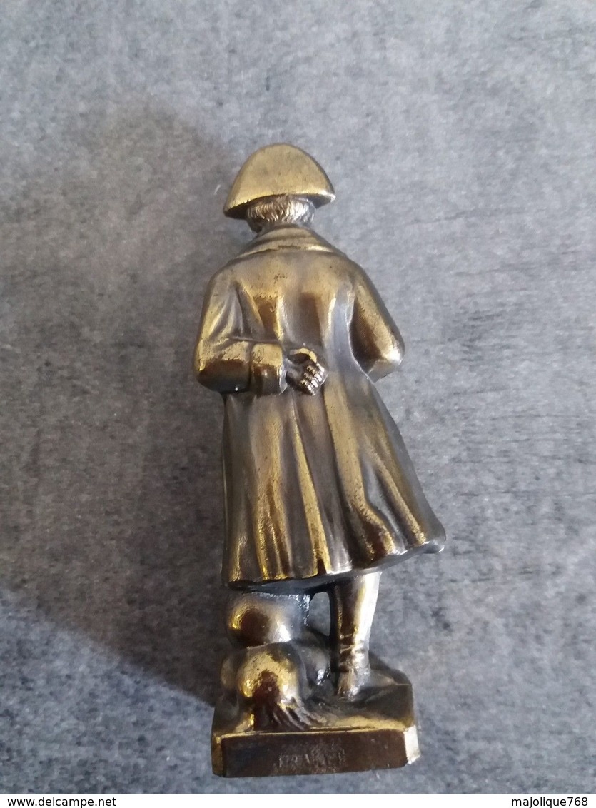 petite statue de napoléon 1er en régule de 10 cm de haut - trou à la basse -