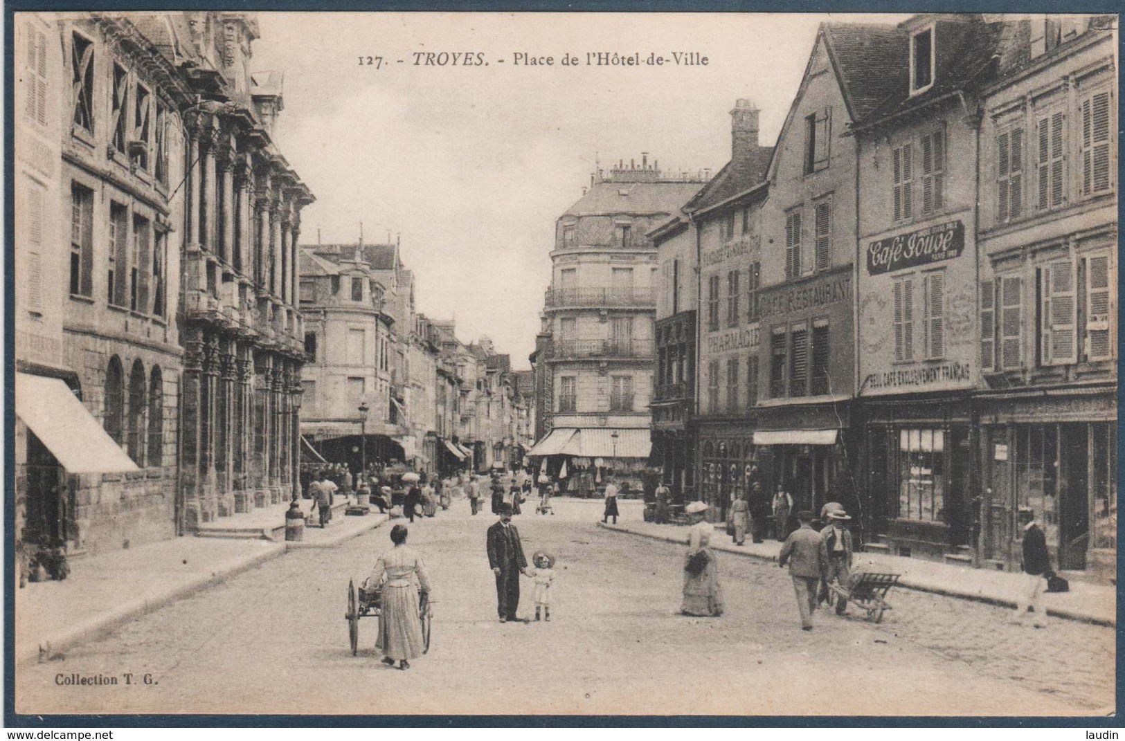 Troyes , Place De L'hotel De Ville , Café Jouve , Animé - Troyes