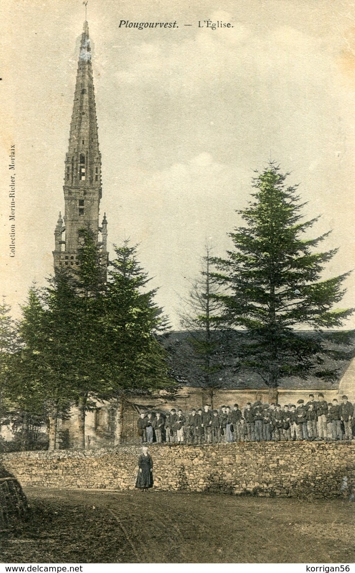 PLOUGOURVEST  *** L EGLISE ET LES ENFANTS DU BOURG ***  COLORISEE *** - Autres & Non Classés