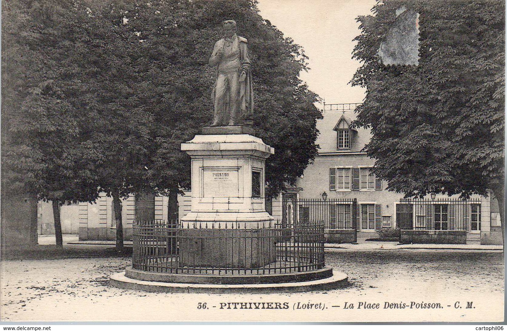 - CPA PITHIVIERS (45) - La Place Denis-Poisson - Edition Cosson N° 36 - - Pithiviers