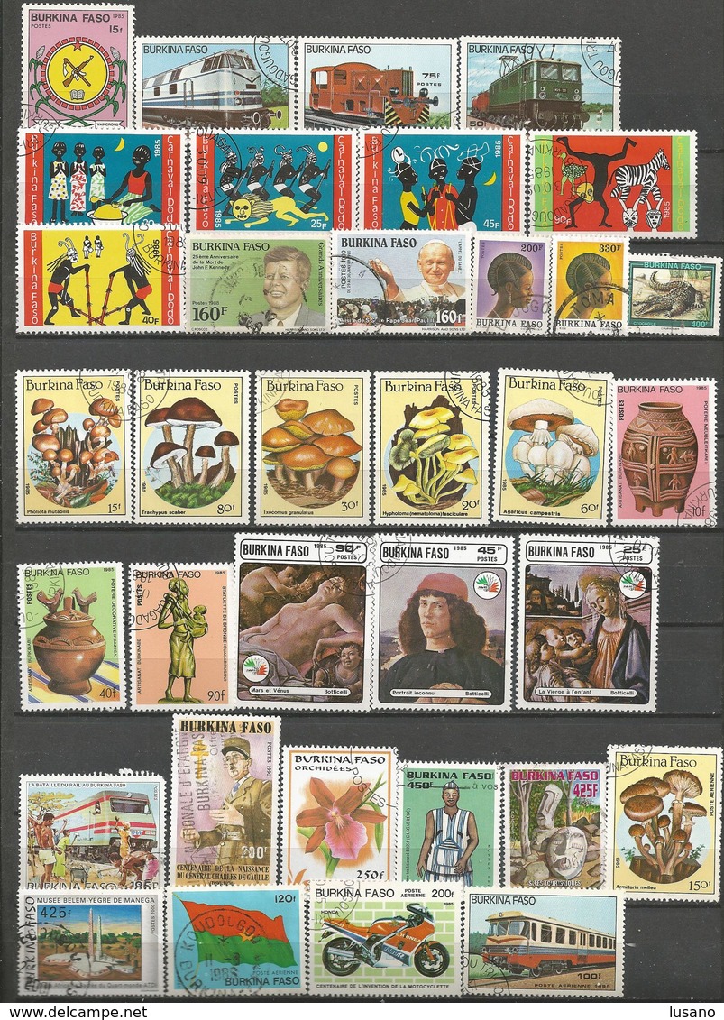 Afrique - 900 Timbres Neufs Ou Oblitérés : Bénin, Burkina Faso, Etc... Voir Description - Collections (sans Albums)