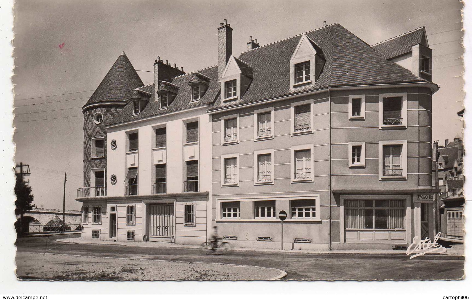 - CPSM GIEN (45) - Nouvelles Maisons Reconstruites Sur Le Quai - Editions ESTEL 1209 - - Gien