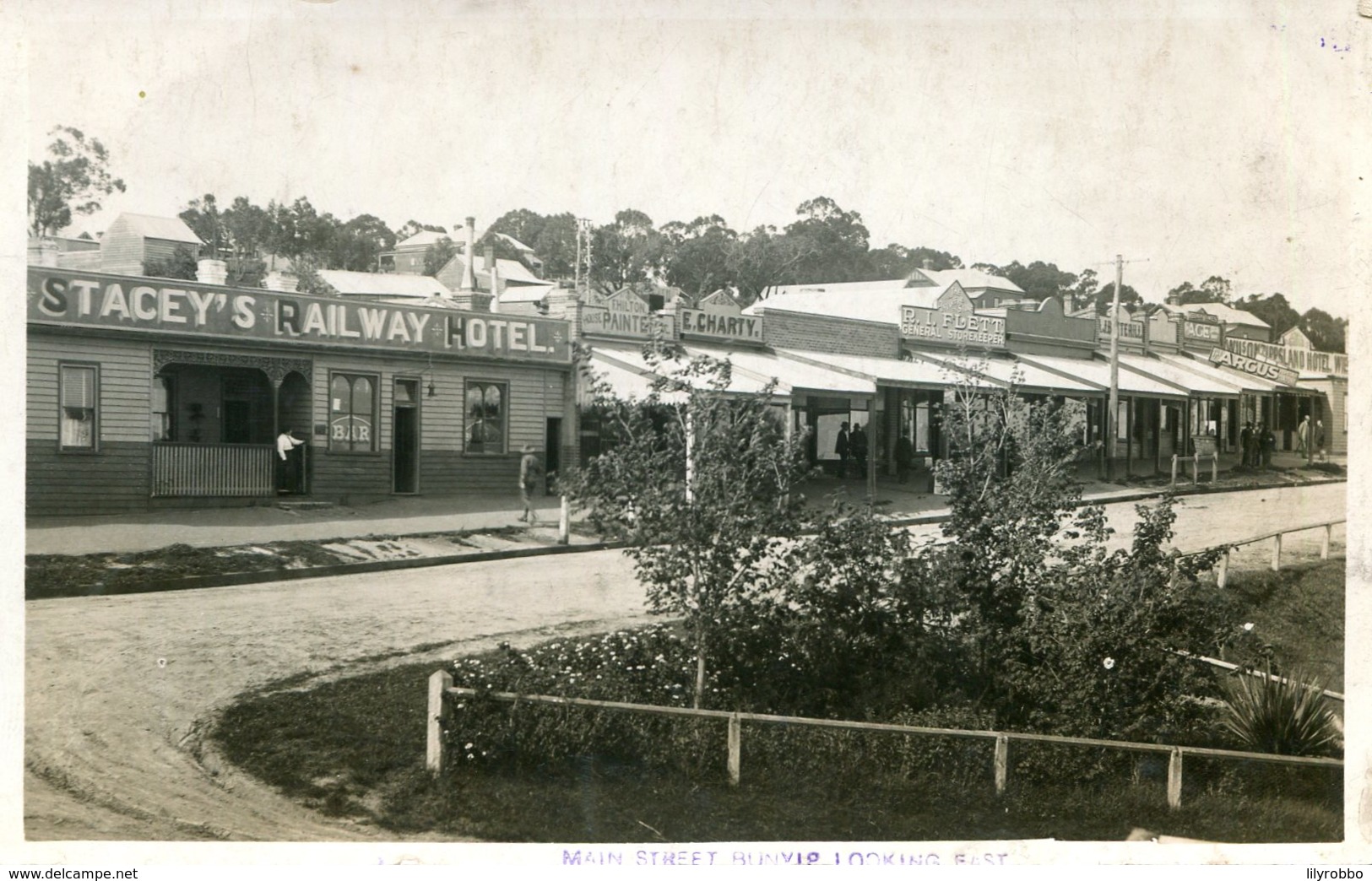 AUSTRALIA -  Main Street BUNYIP Looking East - RPPC - Good  Staceys Railway Hotel - Autres & Non Classés