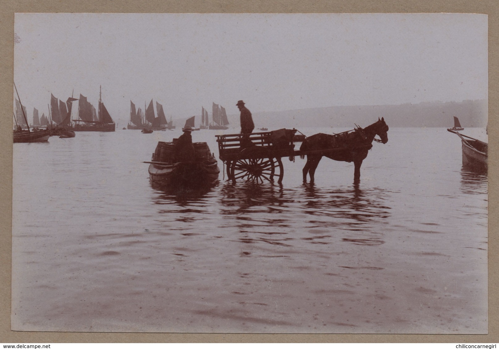 Photo Albuminée - Scarborough - Yorkshire - Barque Pompier ? - Diligence - Calèche - Voiliers - 1890 - Anciennes (Av. 1900)