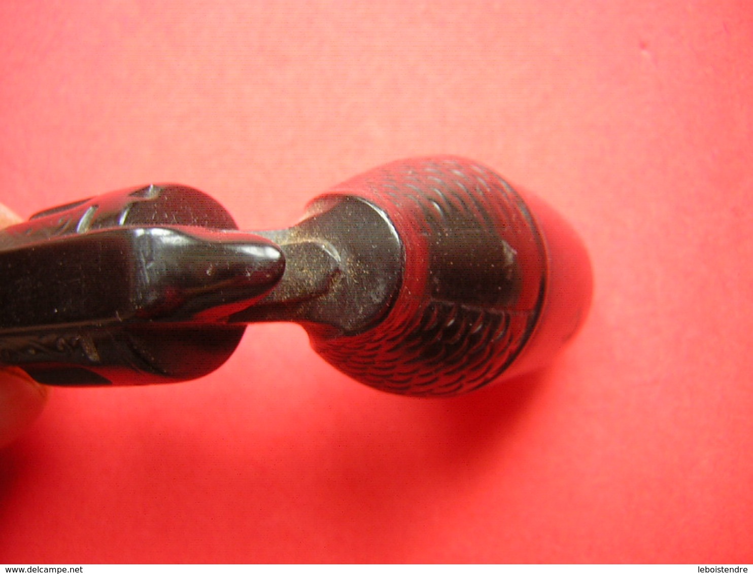 PIPE EN BAKELITE ET EMBOUT BRUYERE FORME DE PISTOLET - Bruyerepfeifen