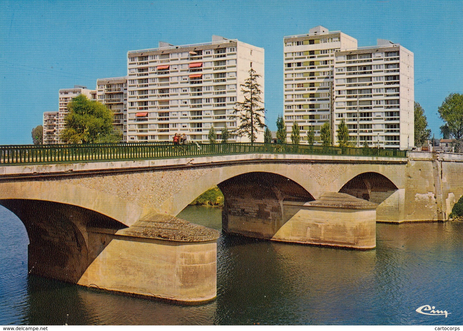 71 - Chalon-sur-Saône - Beau Cliché Des Rives De Saône - Les H.L.M. - Chalon Sur Saone