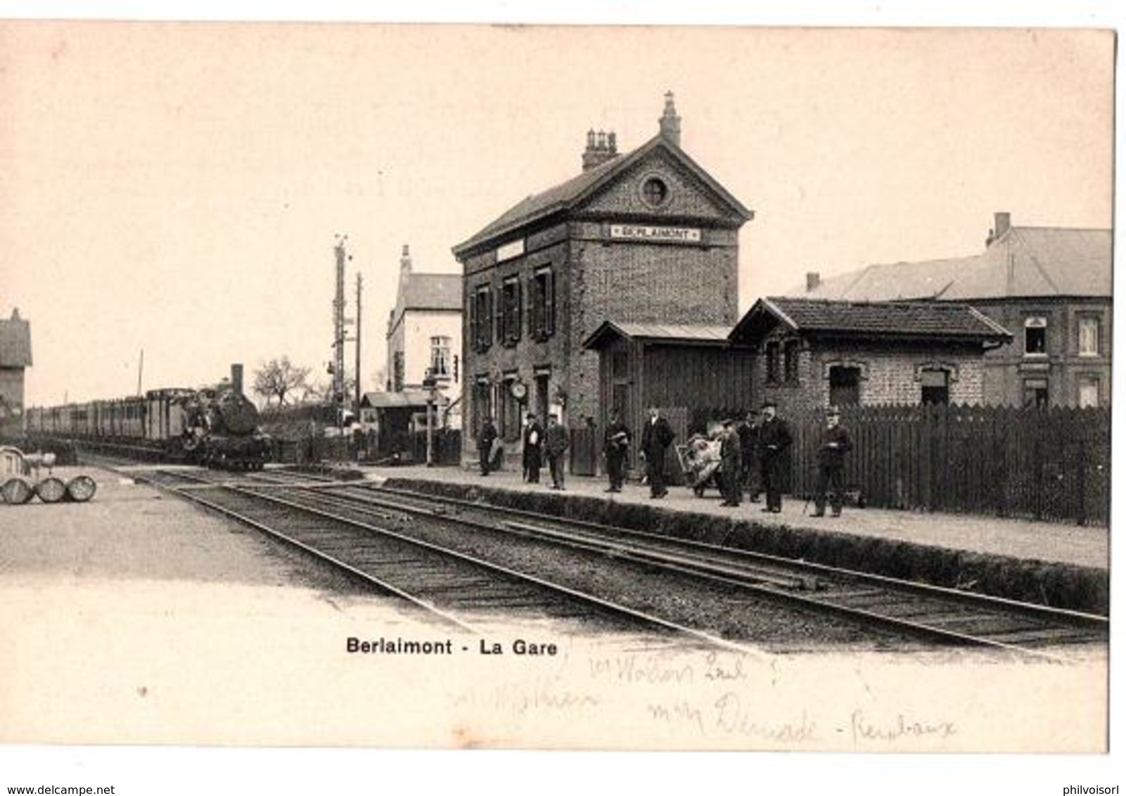 BERLAIMONT LA GARE TRAIN ENTRANT TRES ANIMEE - Berlaimont