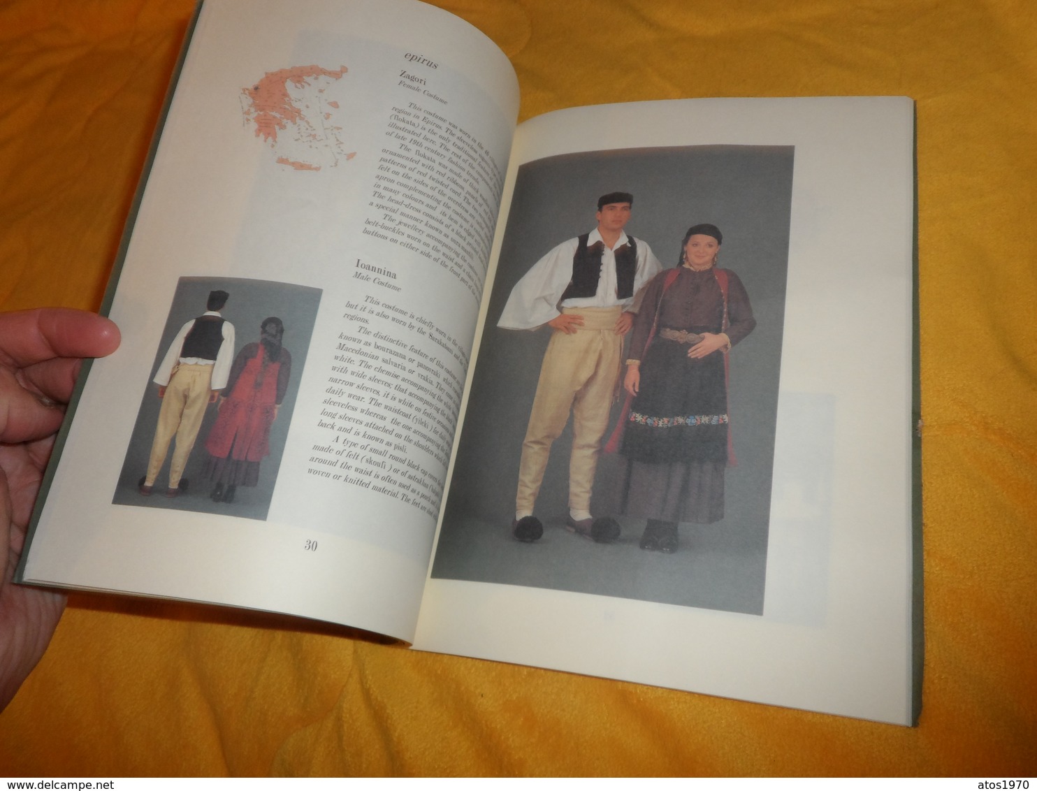 LIVRE EN ANGLAIS GREEK TRADITIONAL COSTUMES ANNEE 1993..HISTOIRES COSTUMES SUR DIFFERENTS REGIONS DE GRECE - Culture