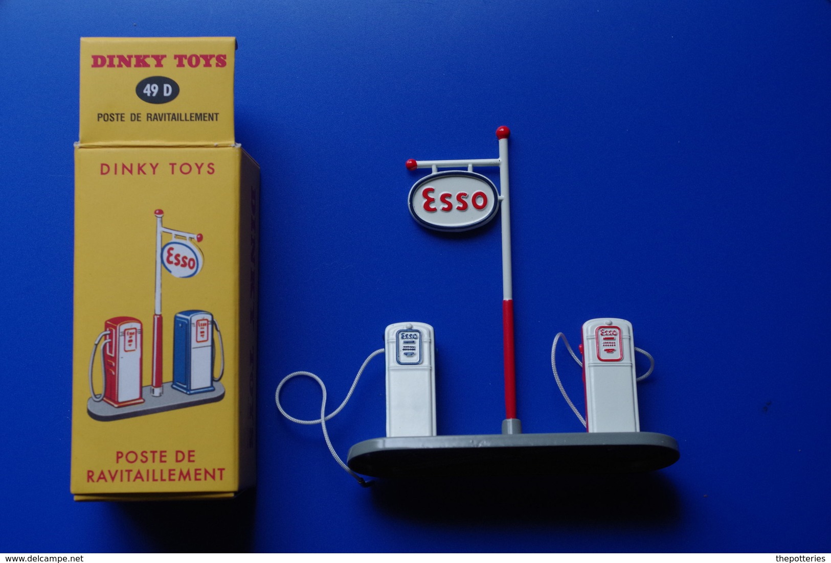 3/ Dinky Toys Poste De Ravitaillement Esso Essence Carburant Voiture Auto Novev Editions Atlas 2008 - Antikspielzeug