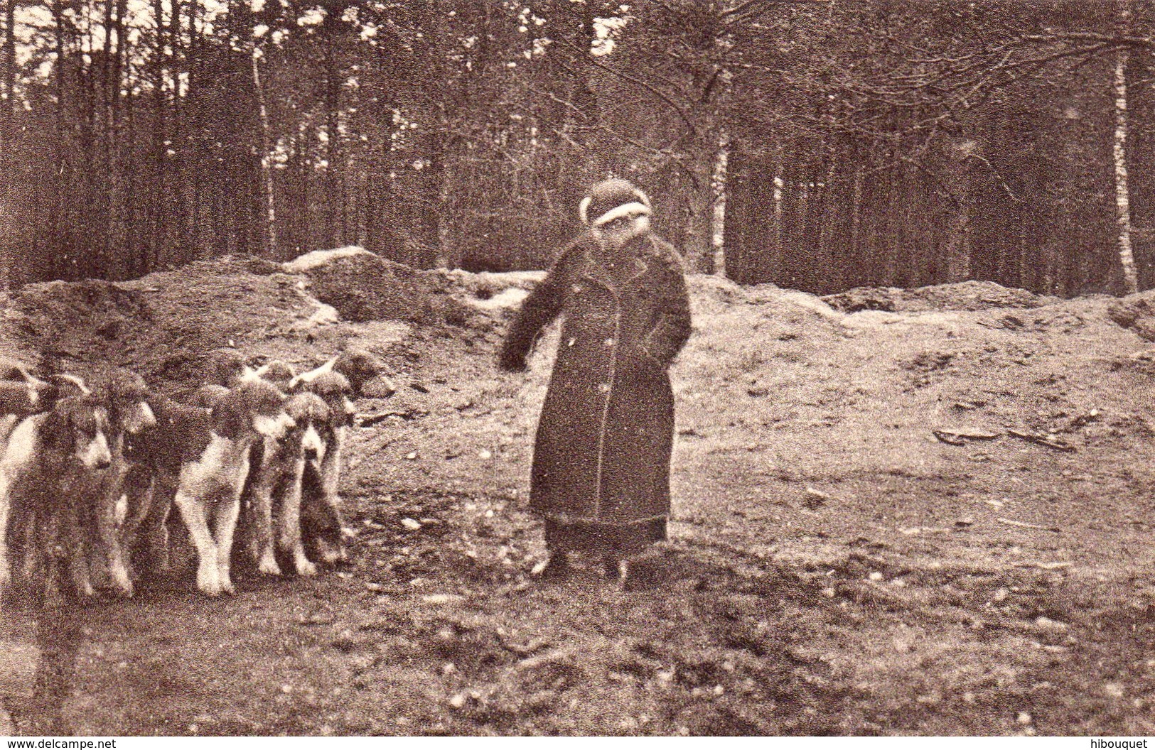 CPA, Rambouillet, En Attendant La Curée Du 2000 E Cerf Pris Par L'équipage De Bonnelles. Mme La Duchesse D'Uzès - Rambouillet (Kasteel)