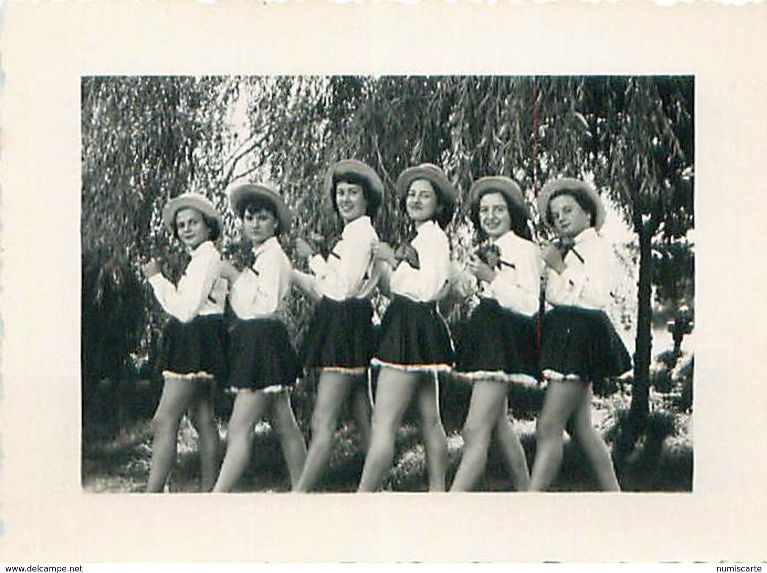 lot 8 photos 7x10cm - Les Graces - 6 jeunes filles, secteur COZES 17